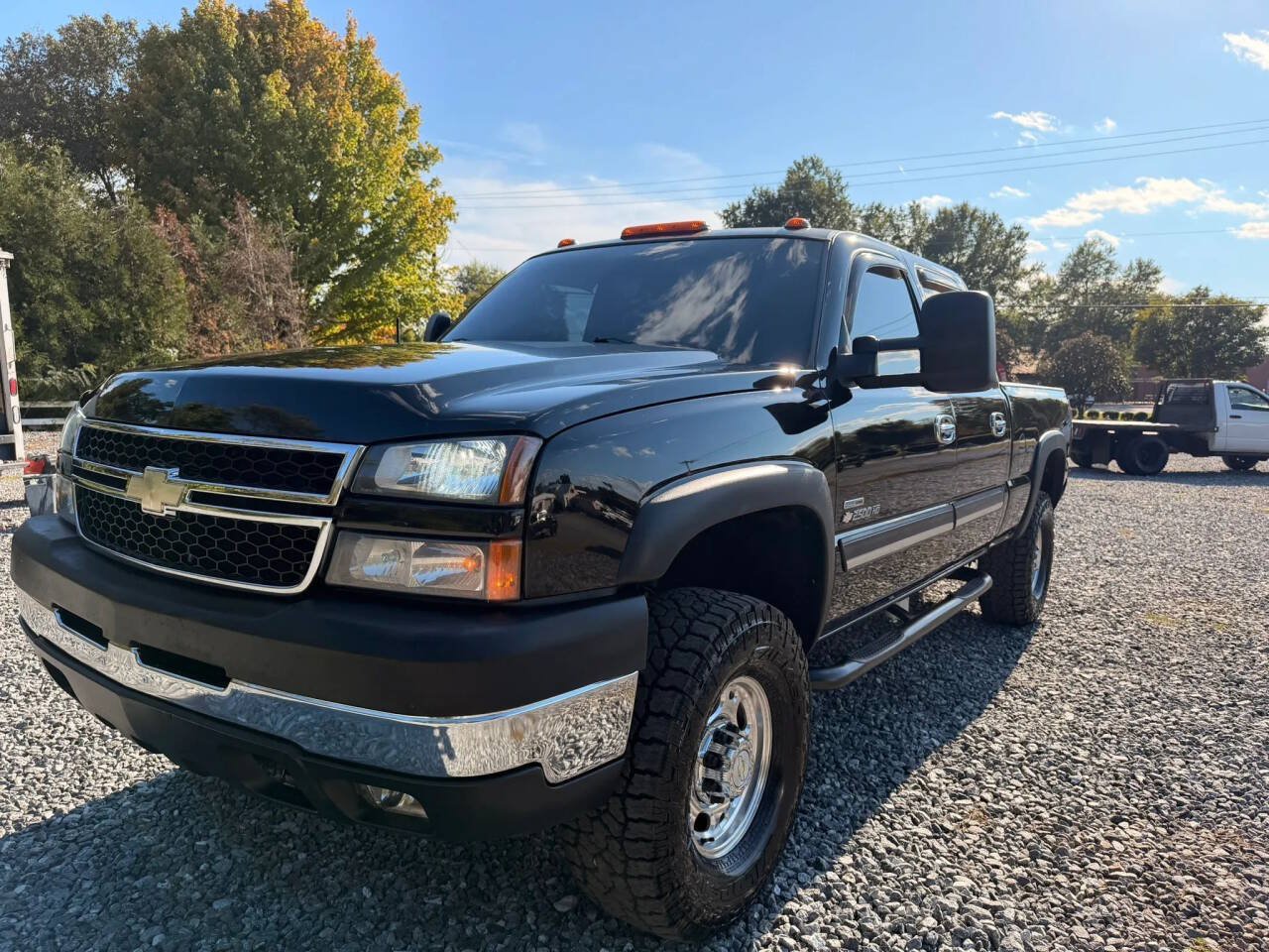 Used 2007 Chevrolet Silverado 2500 LT w/ Heavy-Duty Power Package AWD/4WD image 3