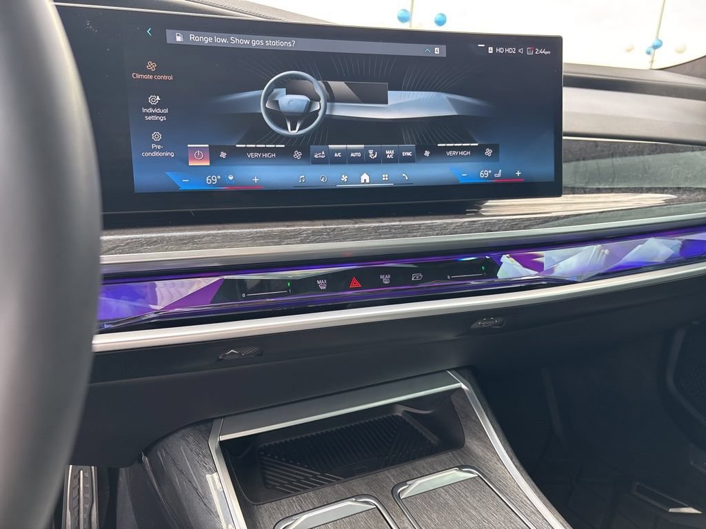 Used 2023 BMW 760i xDrive w/ Luxury Rear Seating Package AWD/4WD image 12