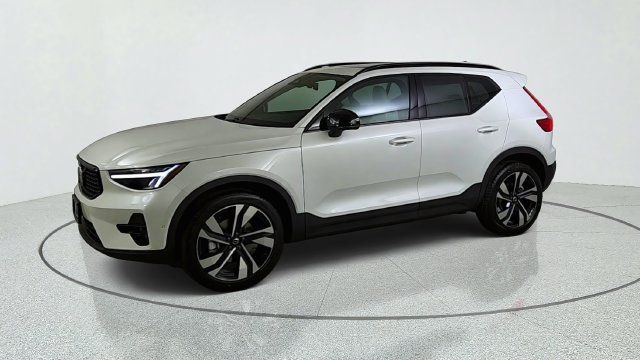 New 2026 Volvo XC40 B5 Plus w/ Protection Package Premier AWD/4WD image 8