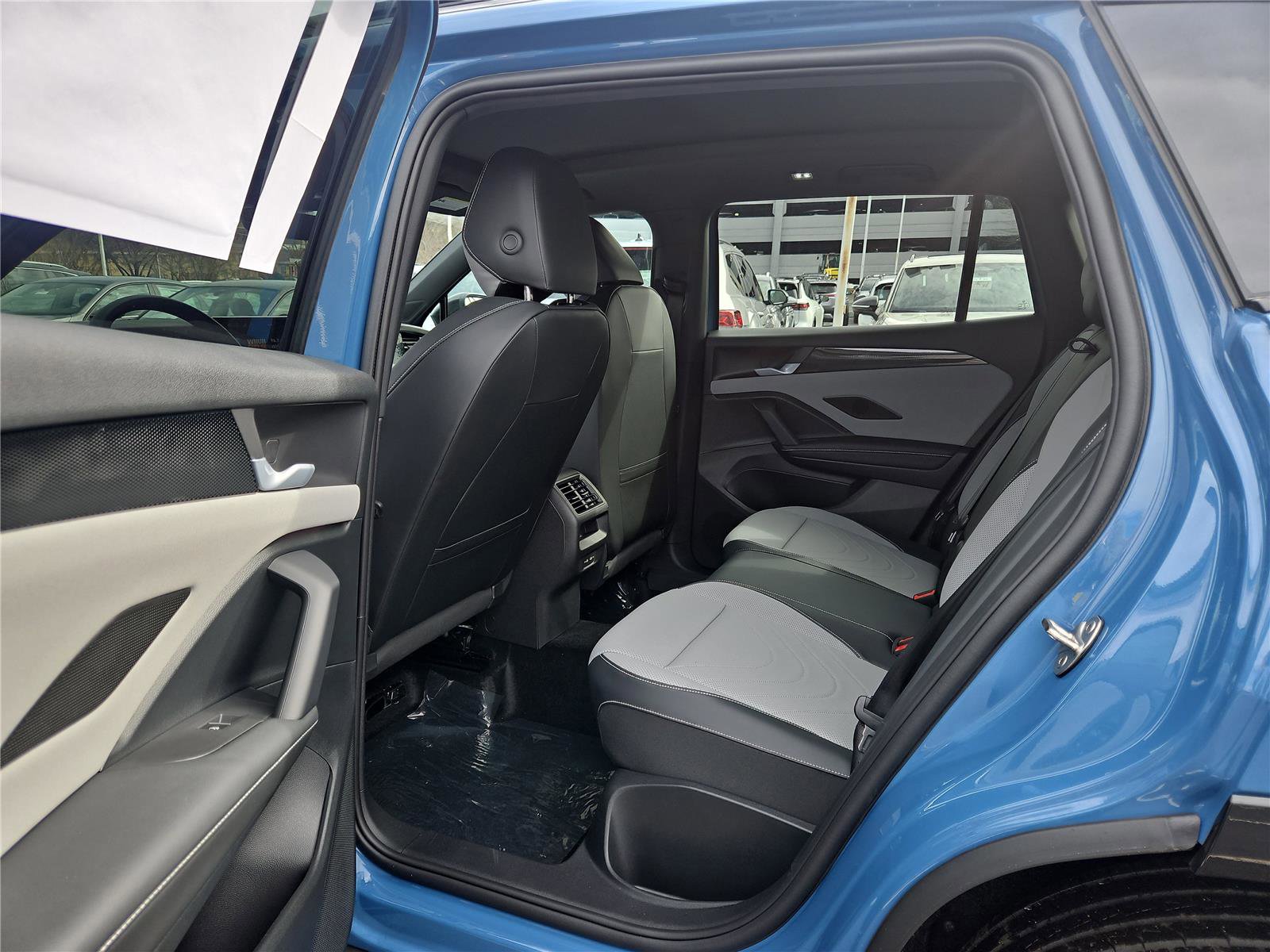 New 2026 Volkswagen Tiguan SE R-Line image 25