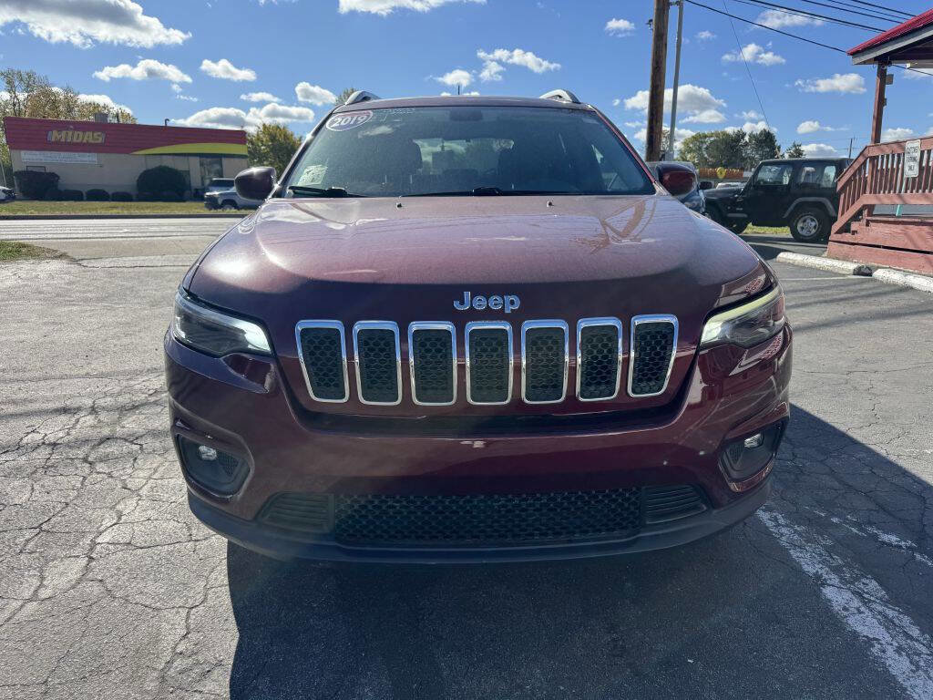 Used 2019 Jeep Cherokee Latitude w/ Popular Appearance Group image 2