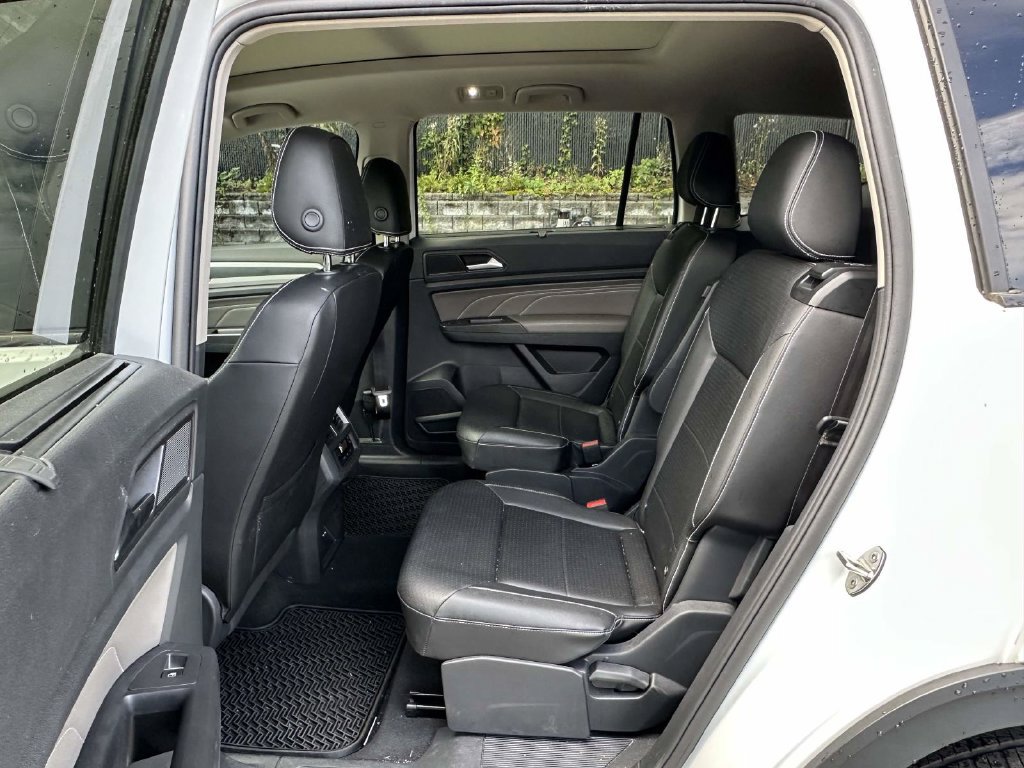 Used 2023 Volkswagen Atlas SEL R-Line AWD/4WD image 15