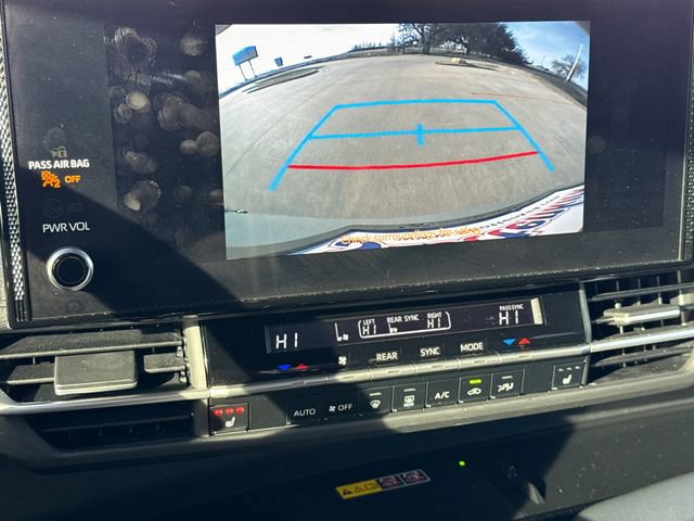 Used 2025 Toyota Sienna XLE Woodland Edition image 27