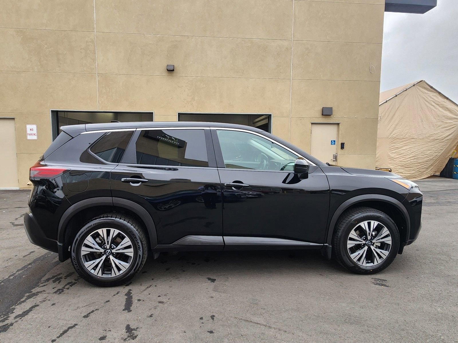Used 2023 Nissan Rogue SV FWD image 8