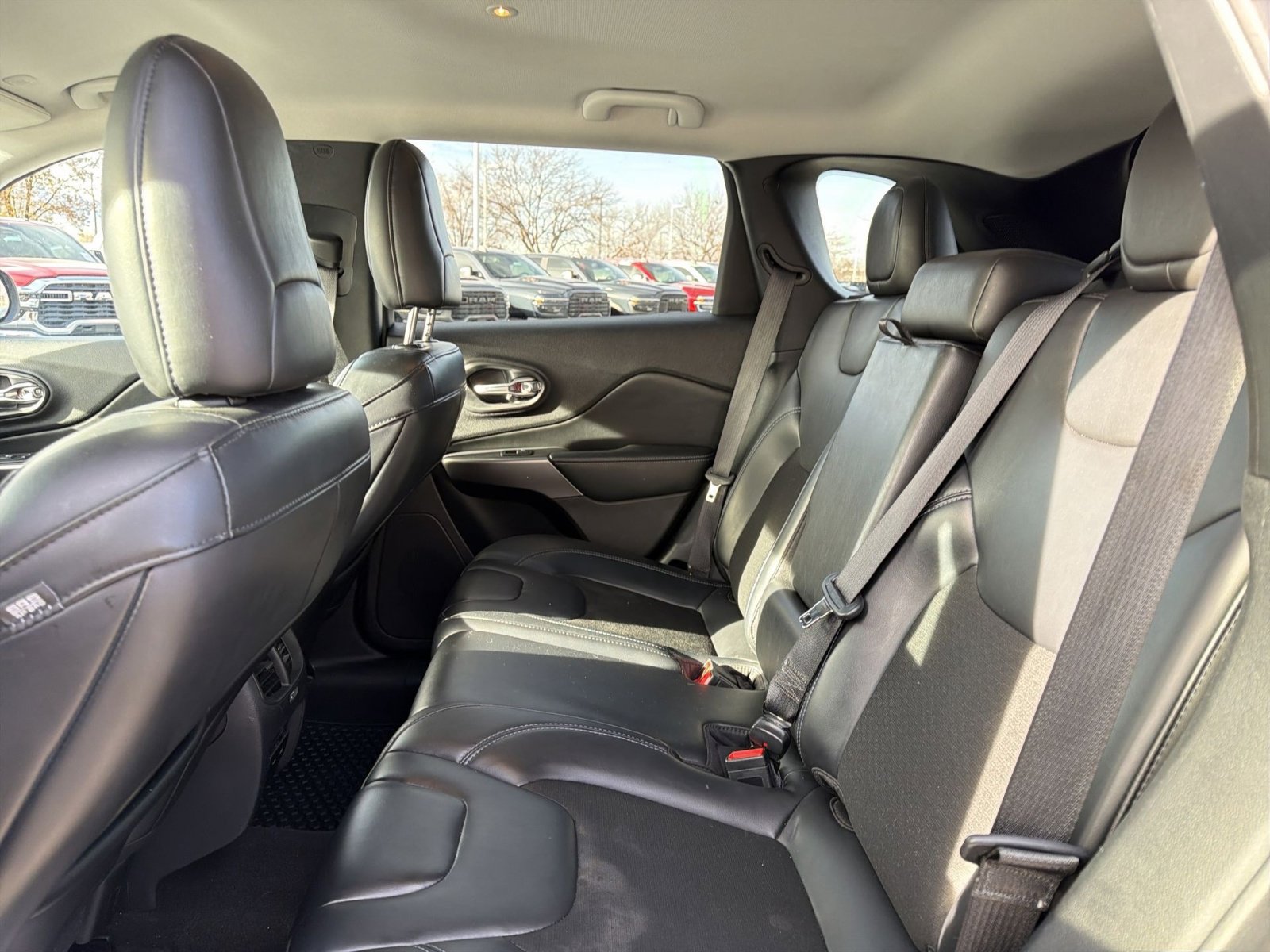 Certified 2020 Jeep Cherokee Latitude Plus w/ Cold Weather Group image 31