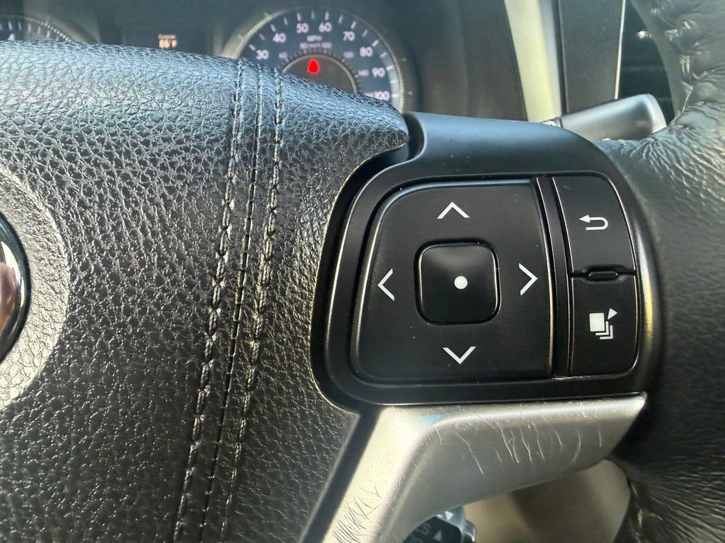 Used 2015 Toyota Sienna XLE Premium AWD/4WD image 18