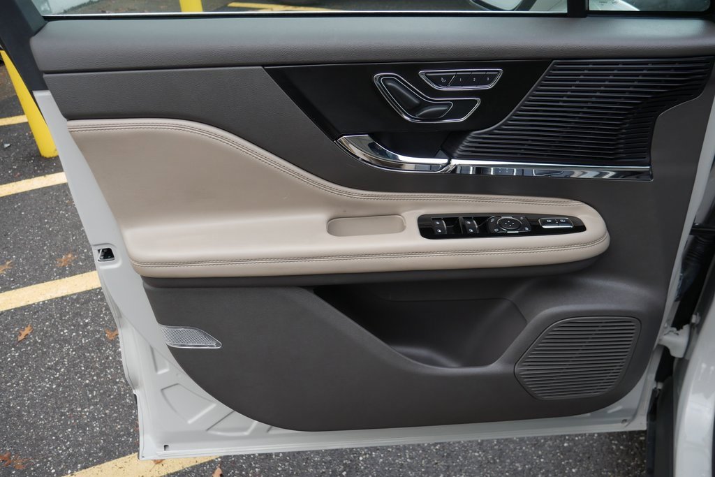 Used 2022 Lincoln Corsair Reserve w/ Equipment Group 201A image 30