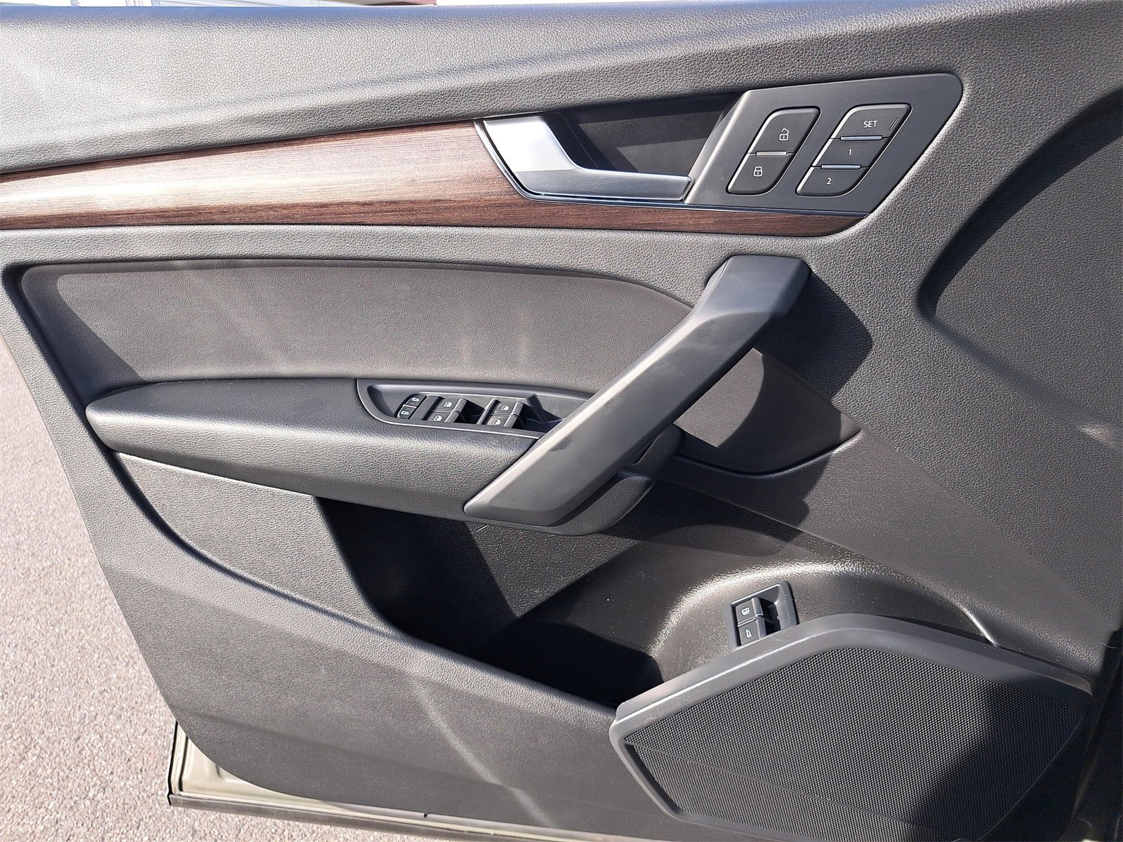 Used 2023 Audi Q5 e Premium w/ Convenience Package image 29