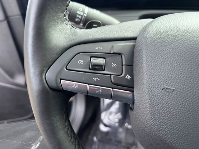Used 2025 Cadillac XT4 Premium Luxury FWD image 17