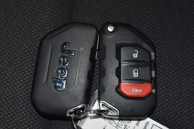 Used 2023 Jeep Wrangler Unlimited Sahara AWD/4WD image 10