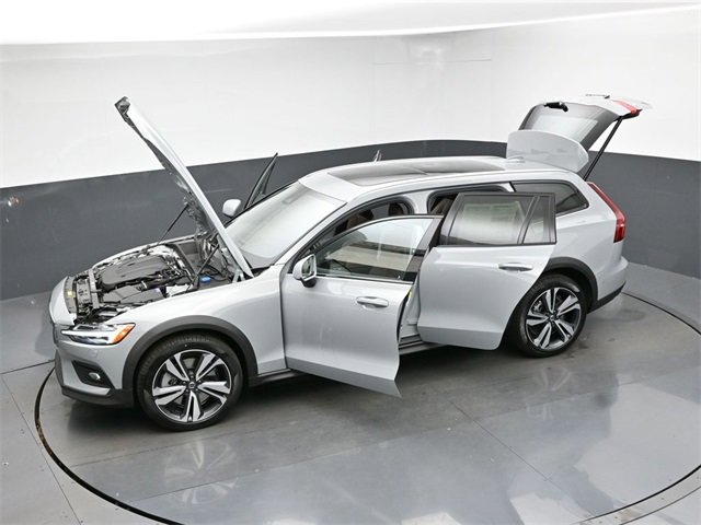 New 2026 Volvo V60 B5 Cross Country Plus w/ Protection Package Premier image 52