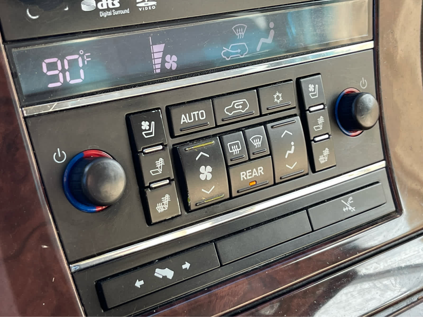 Used 2014 Cadillac Escalade Premium image 15