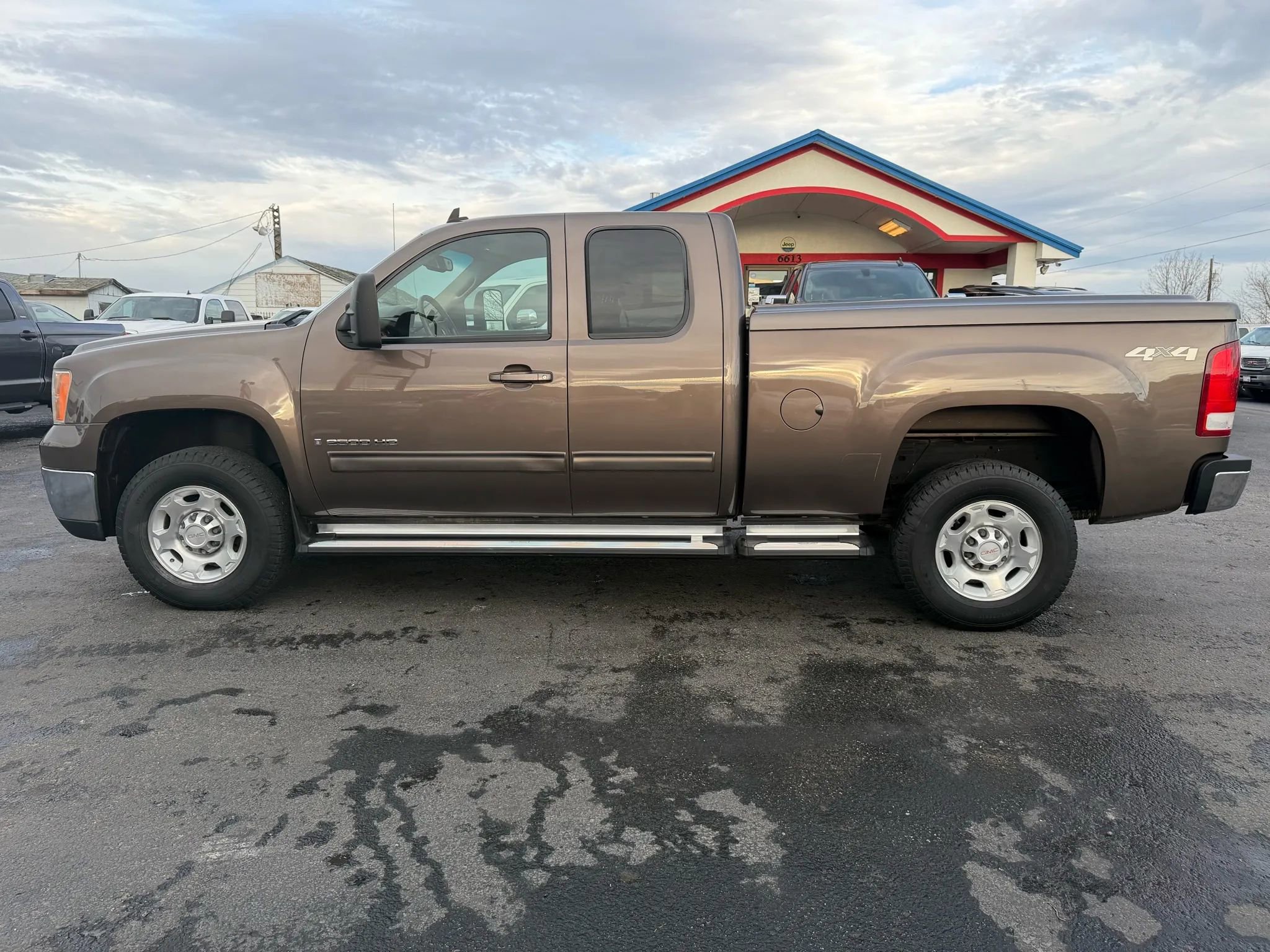 Used 2008 GMC Sierra 2500 SLT w/ Convenience Package image 2
