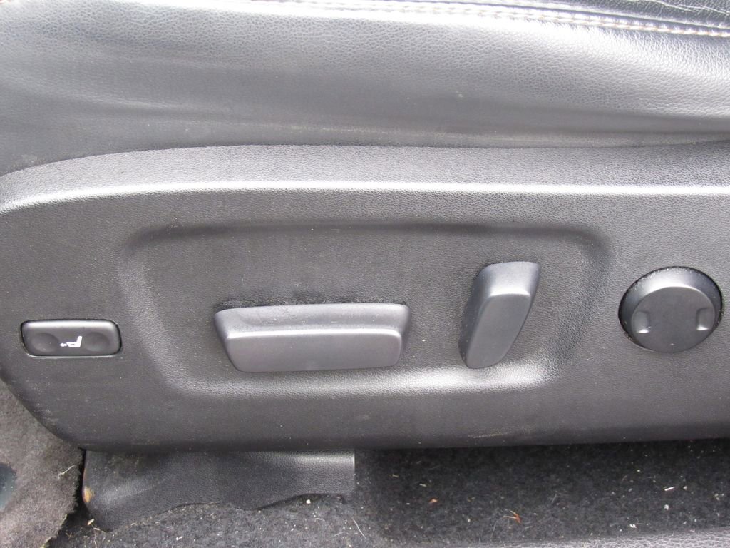 Used 2017 Toyota Highlander XLE AWD/4WD image 12