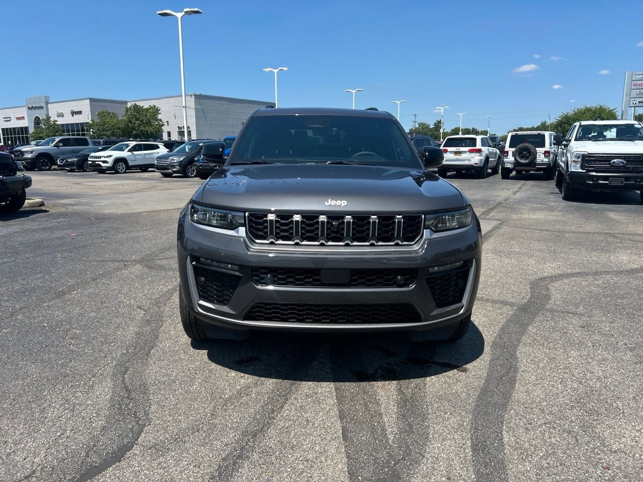 Certified 2026 Jeep Grand Cherokee L Limited w/ Luxury Tech Group II AWD/4WD image 9