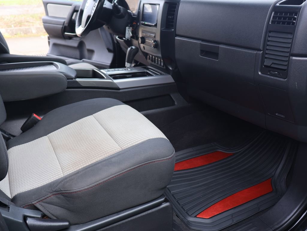 Used 2011 Nissan Titan S image 32