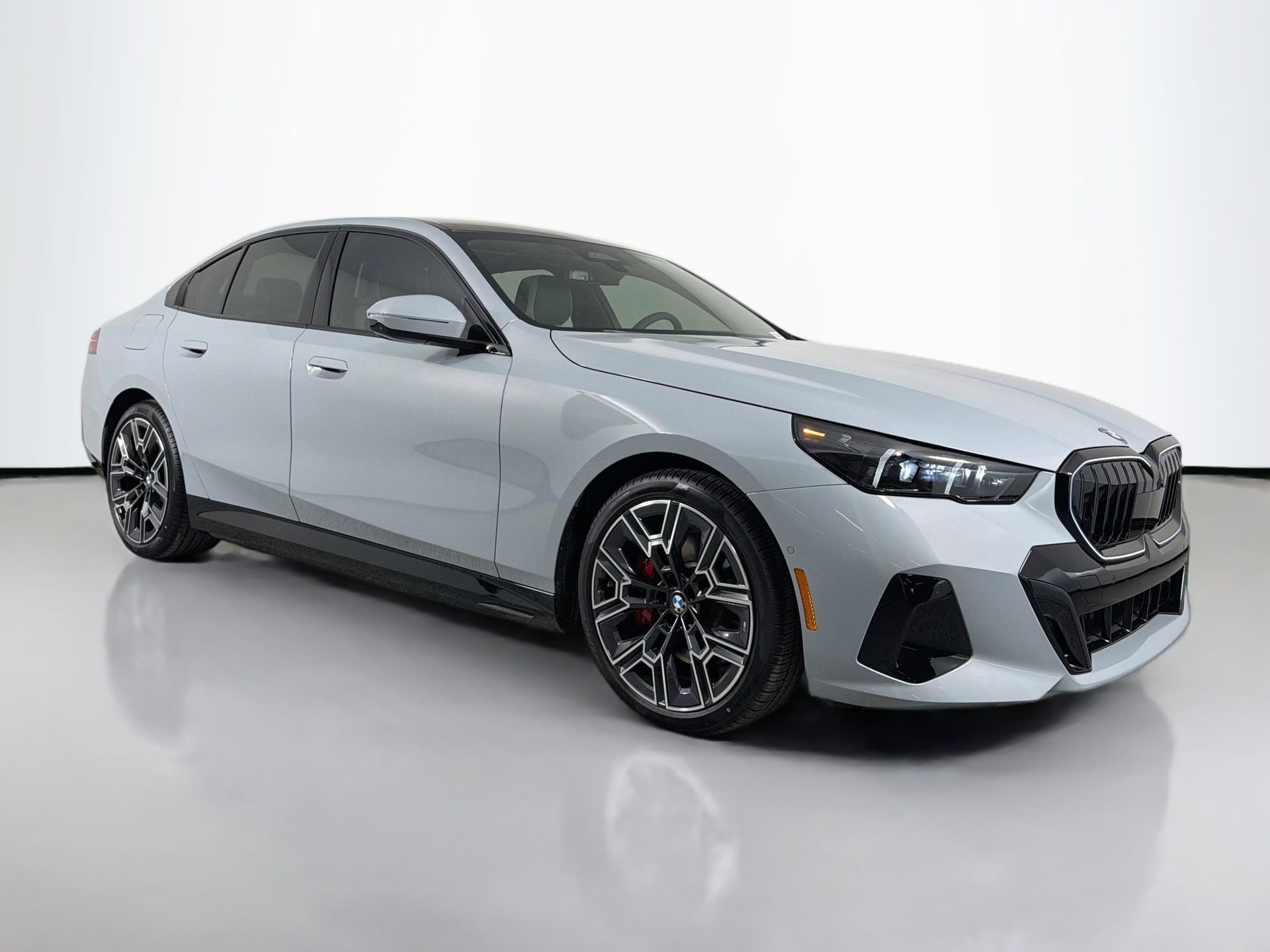 New 2026 BMW 550e xDrive image 3