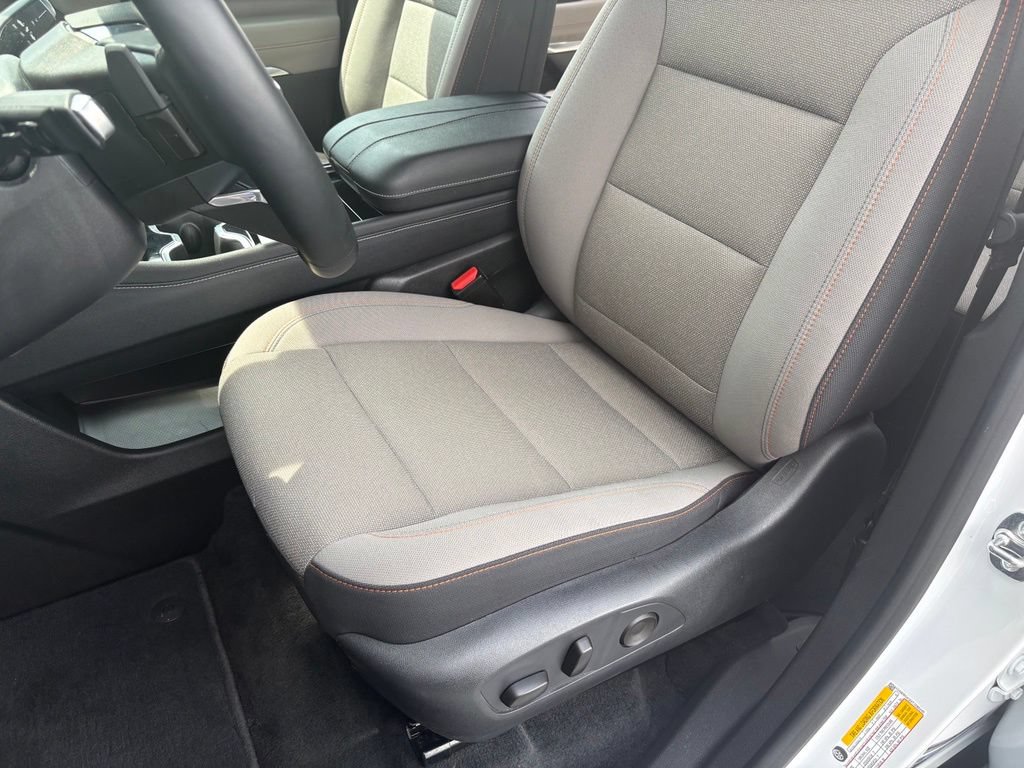 Used 2026 Chevrolet Traverse LT w/ Driver Confidence Package FWD image 8