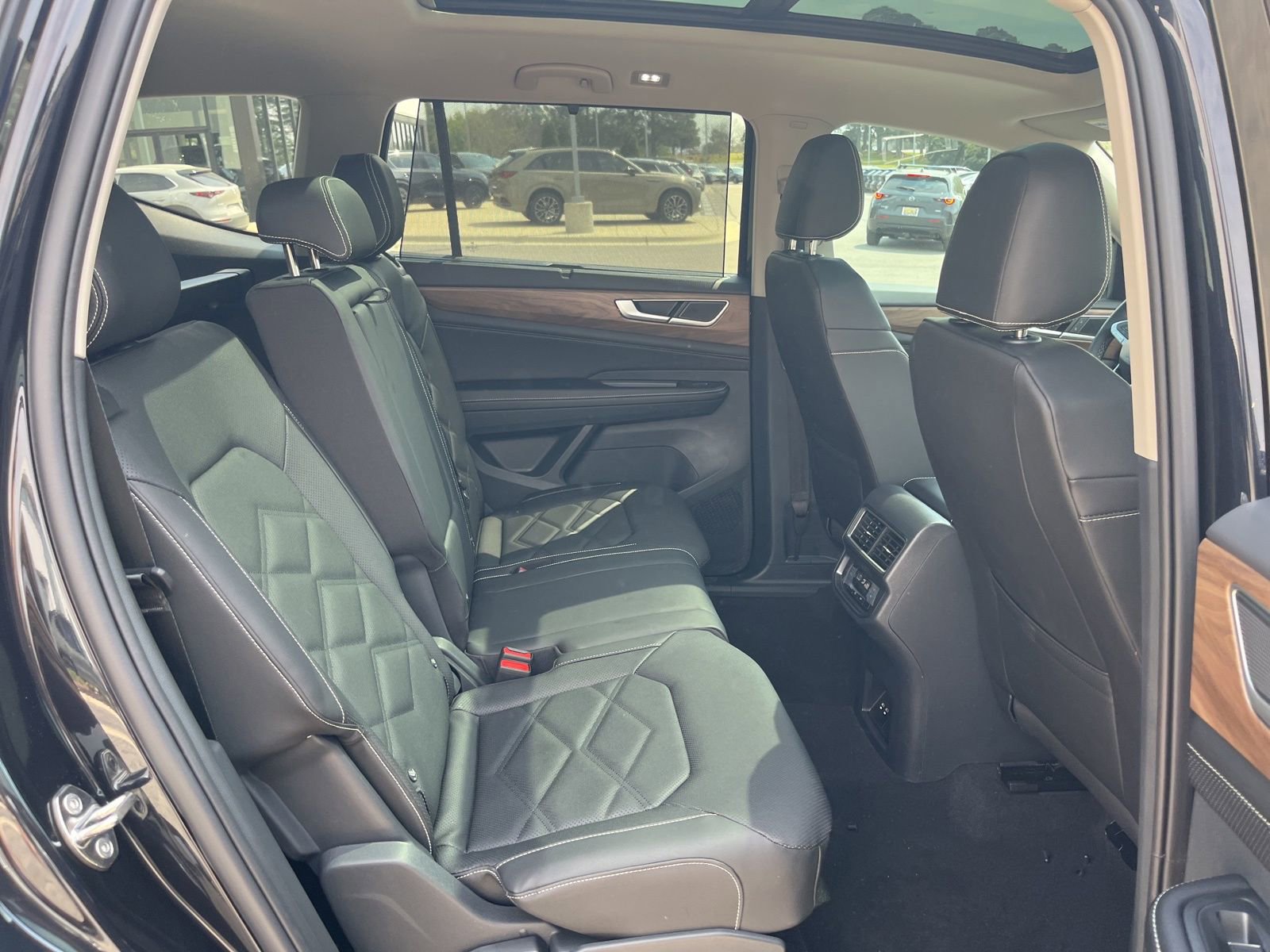 New 2026 Volkswagen Atlas SE image 31