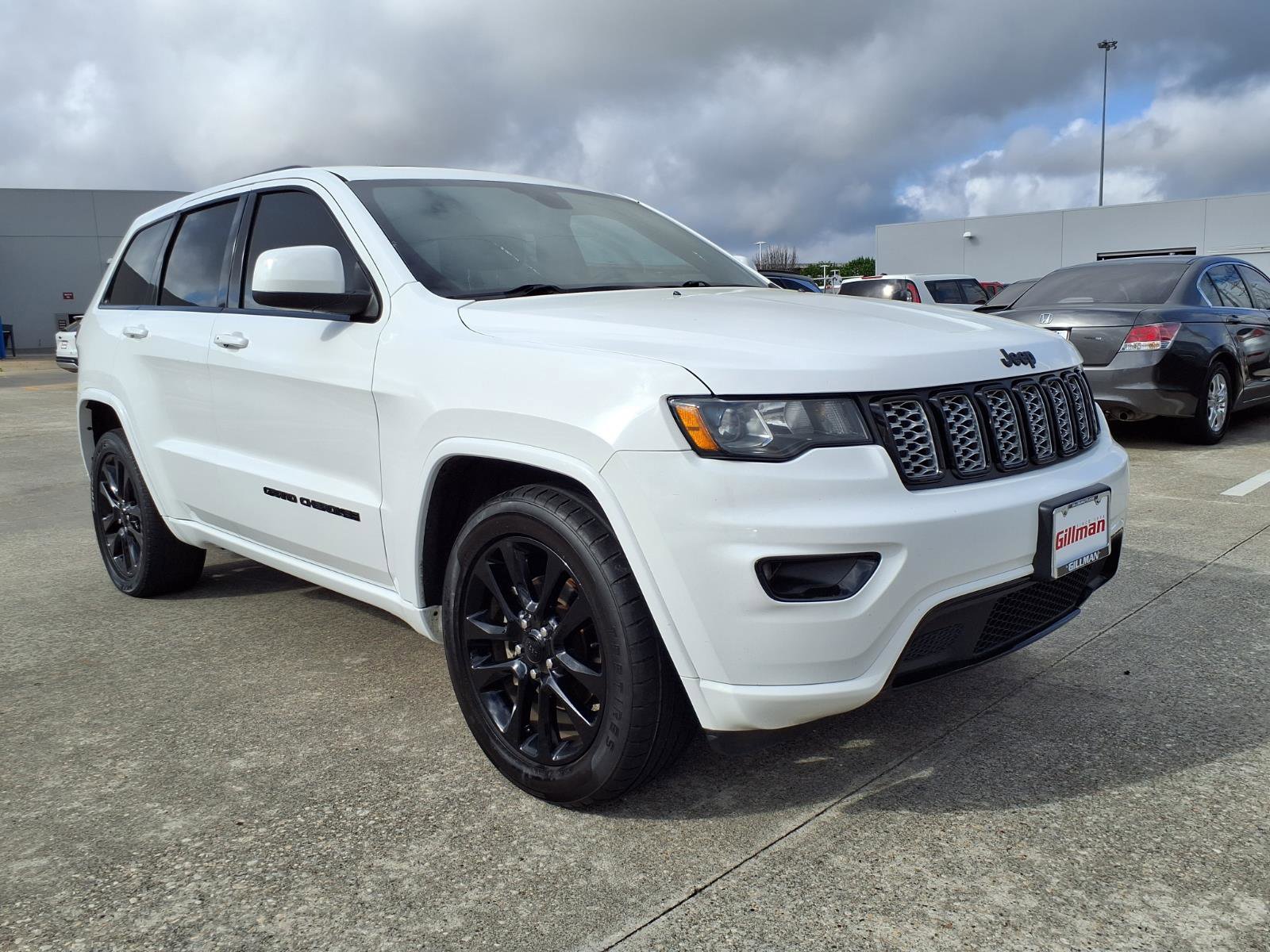 Used 2019 Jeep Grand Cherokee Altitude RWD image 2