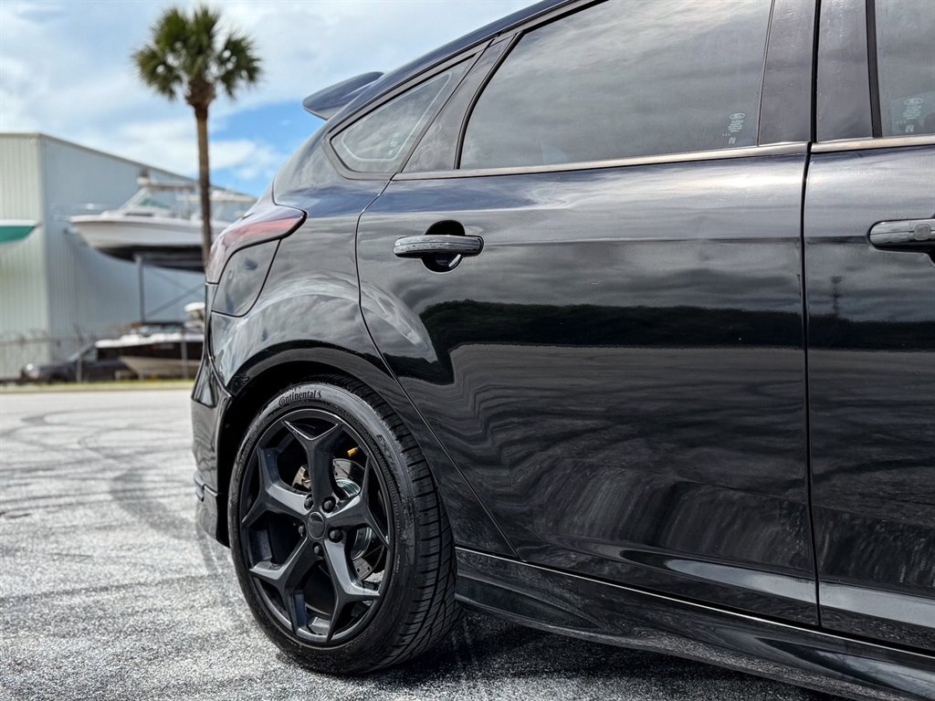 Used 2017 Ford Focus ST image 10