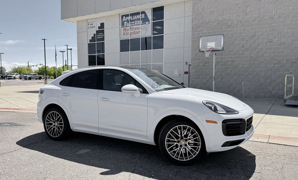 Used 2023 Porsche Cayenne Coupe AWD/4WD image 2
