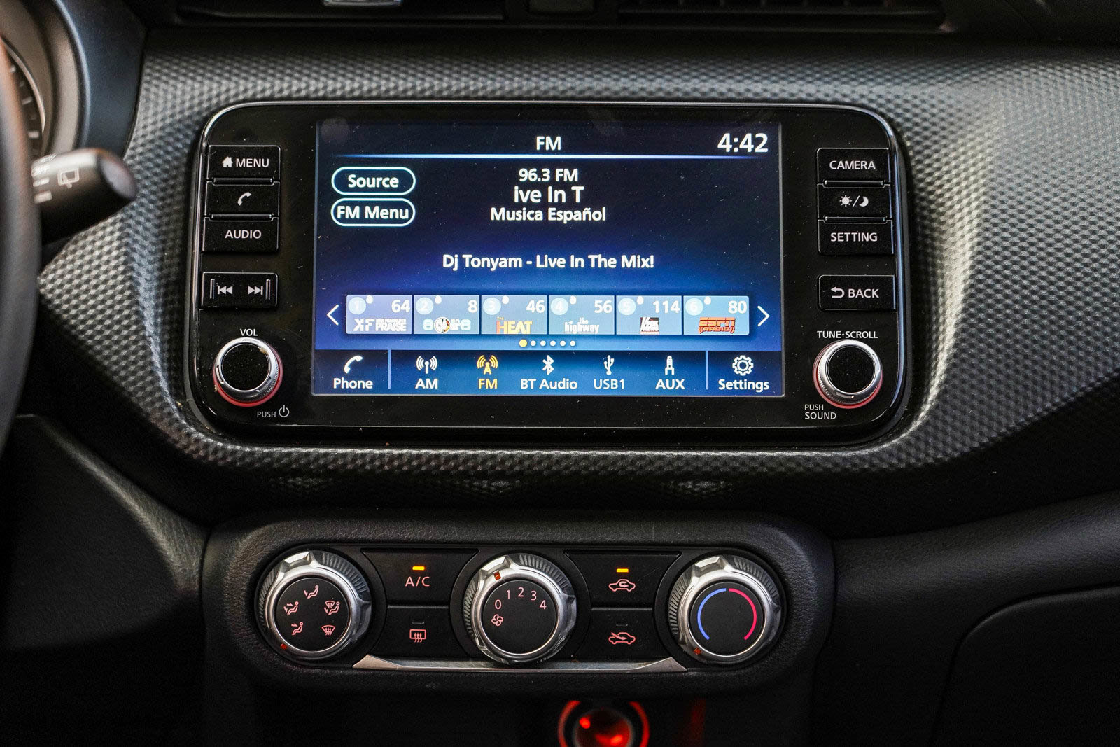 Used 2023 Nissan Kicks SV image 17