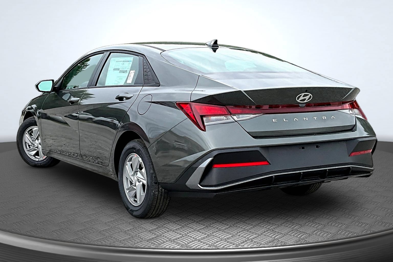 New 2026 Hyundai Elantra SE FWD image 3