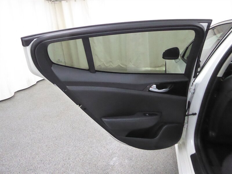Used 2019 Kia Stinger RWD image 29