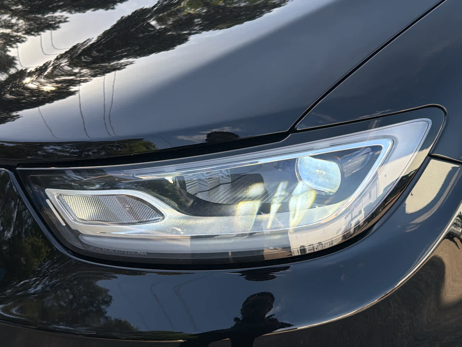 Used 2024 Chrysler Pacifica Touring-L FWD image 9