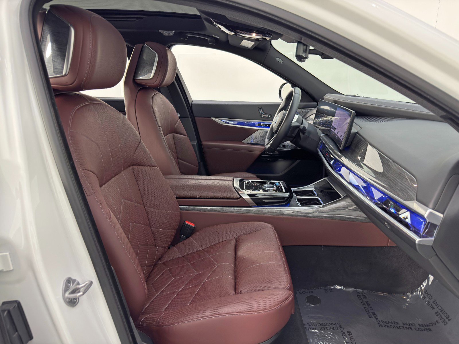 Used 2023 BMW i7 xDrive60 w/ Executive Package 2 AWD/4WD image 15