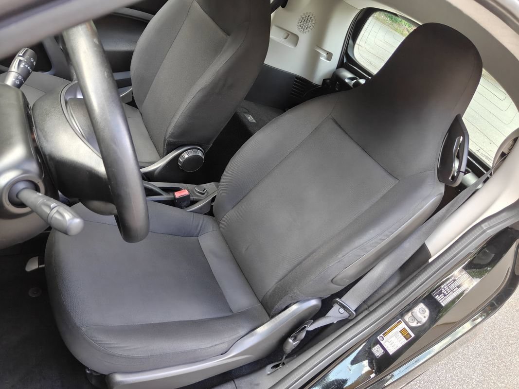 Used 2016 smart fortwo pure RWD image 11