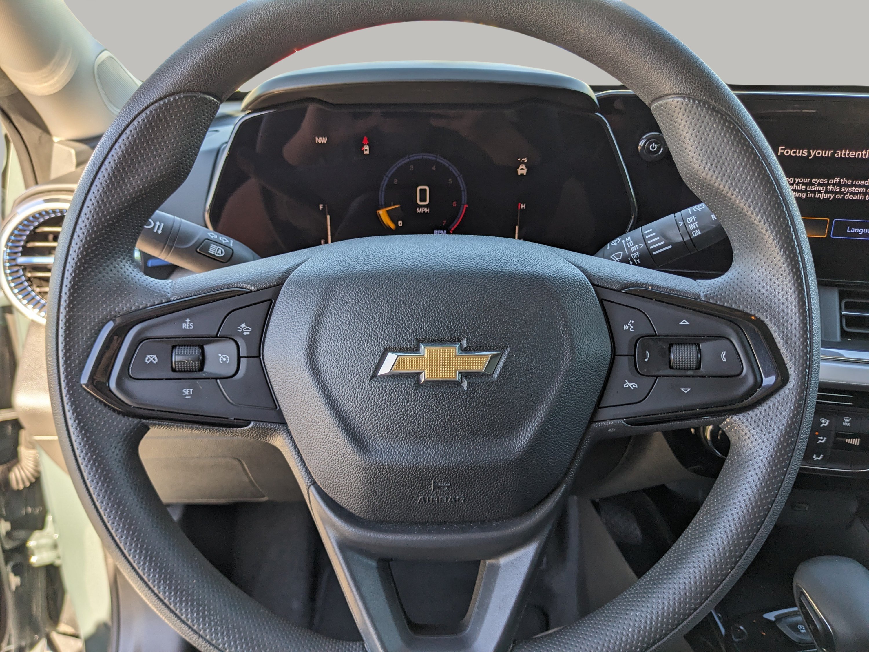 Used 2025 Chevrolet Trax LT FWD image 35