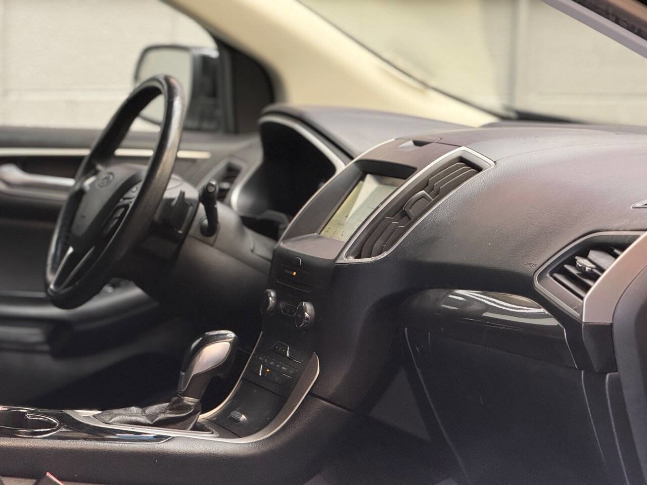 Used 2018 Ford Edge SEL w/ Equipment Group 201A FWD image 2