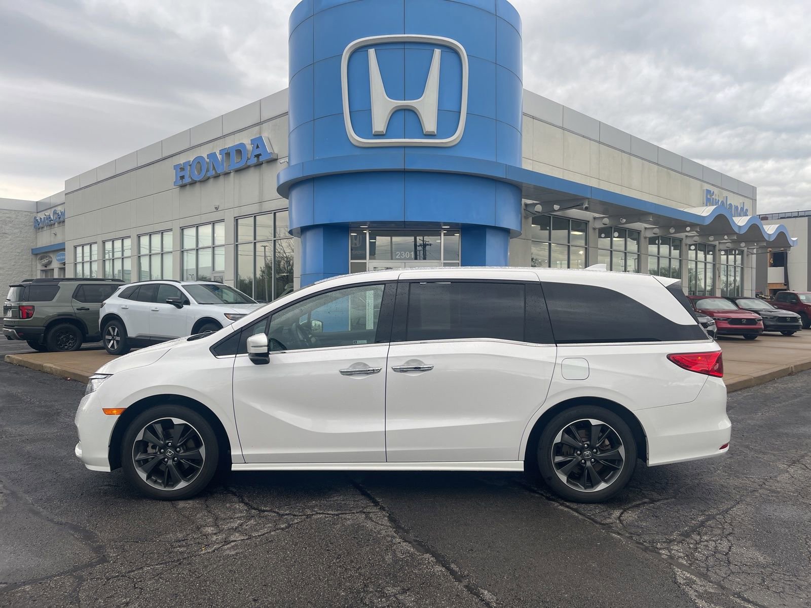 Used 2024 Honda Odyssey Elite image 7