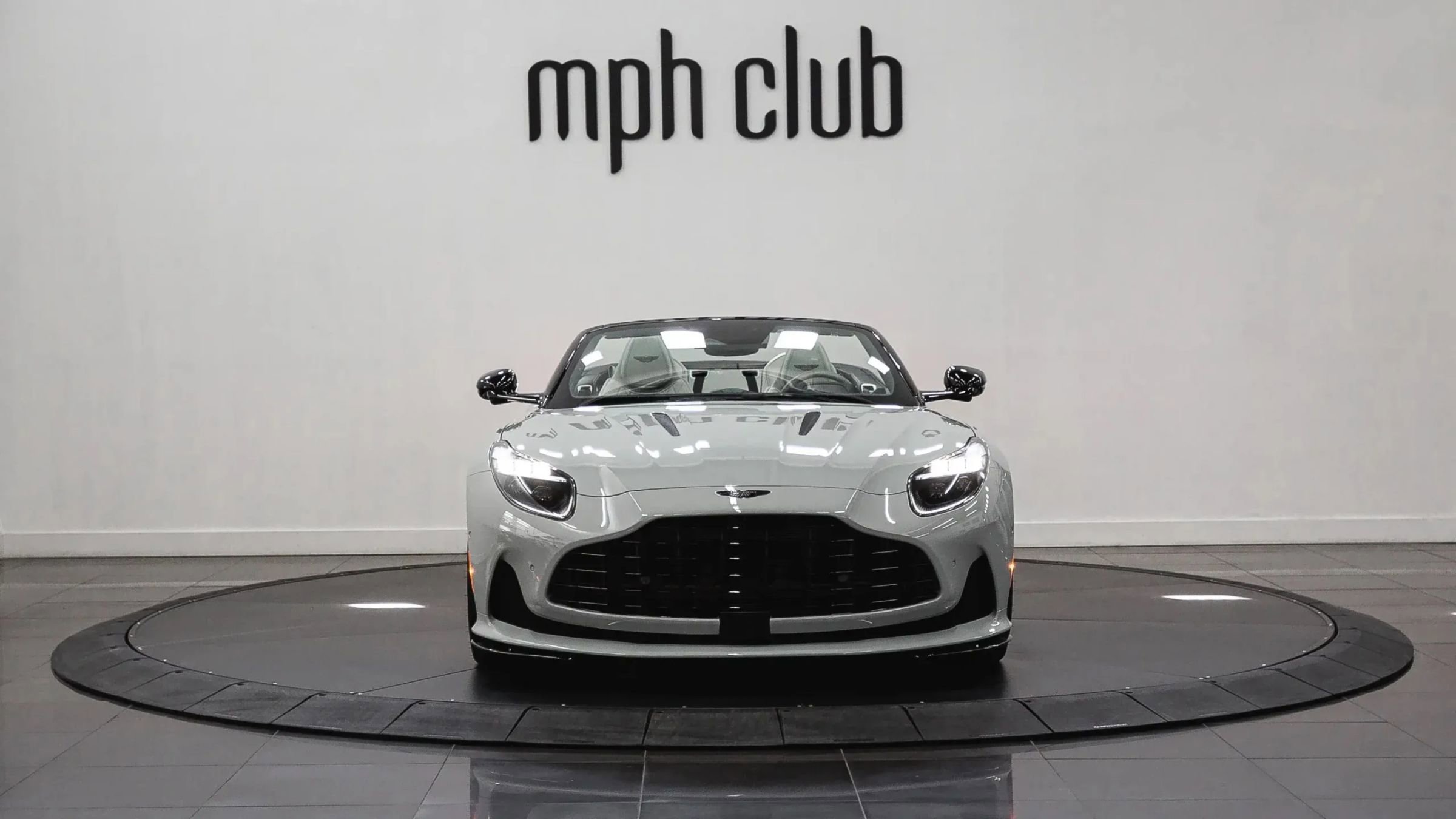 Used 2024 Aston Martin DB12 Convertible image 13