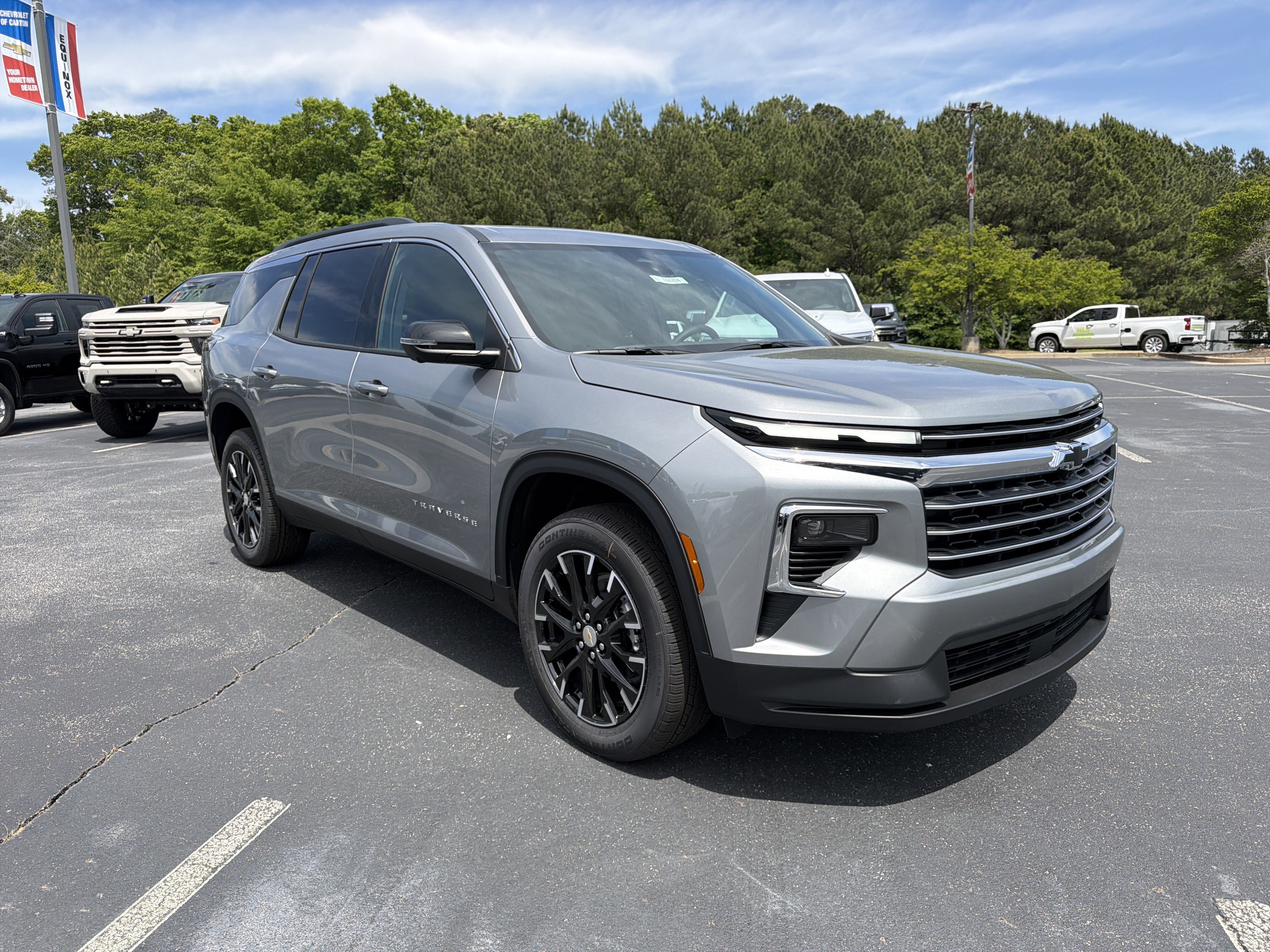 Used 2025 Chevrolet Traverse LT AWD/4WD image 3