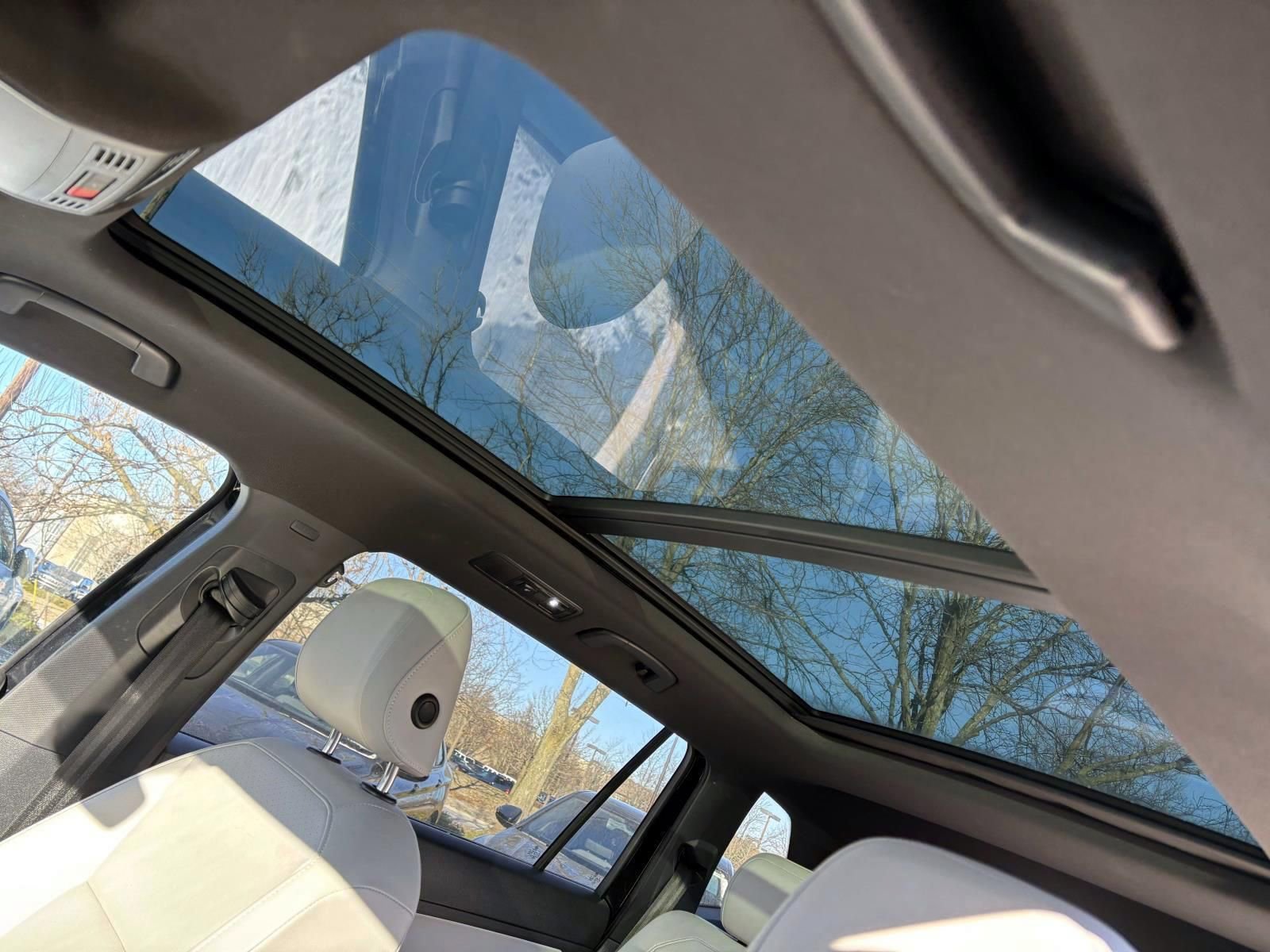 Used 2021 Volkswagen Tiguan SE R-Line AWD/4WD image 25