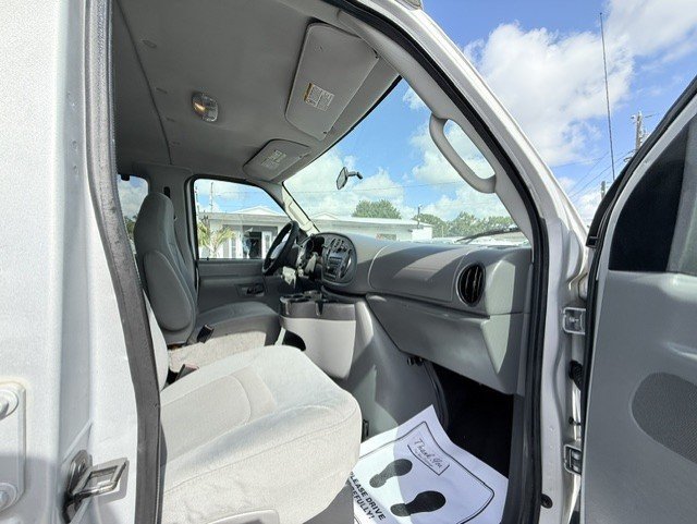 Used 2008 Ford E-150 and Econoline 150 Wagon RWD image 17