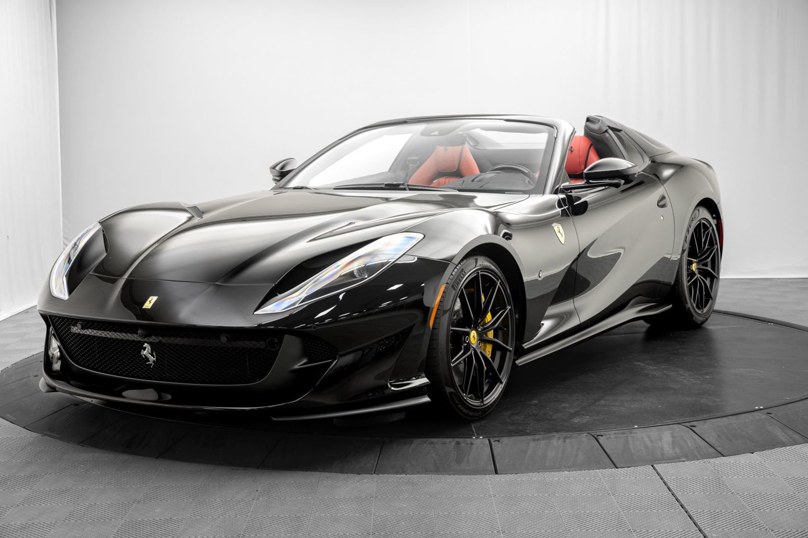 Used 2022 Ferrari 812 GTS RWD image 3