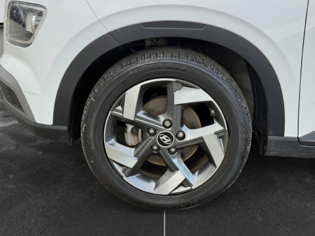 Used 2024 Hyundai Venue SEL FWD image 15