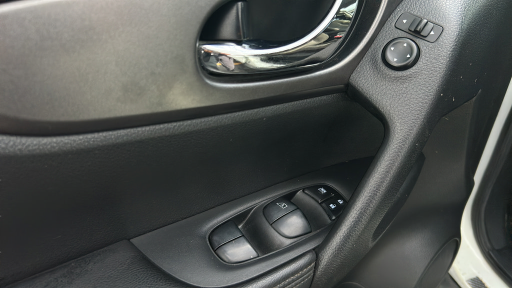 Used 2016 Nissan Rogue S FWD image 27