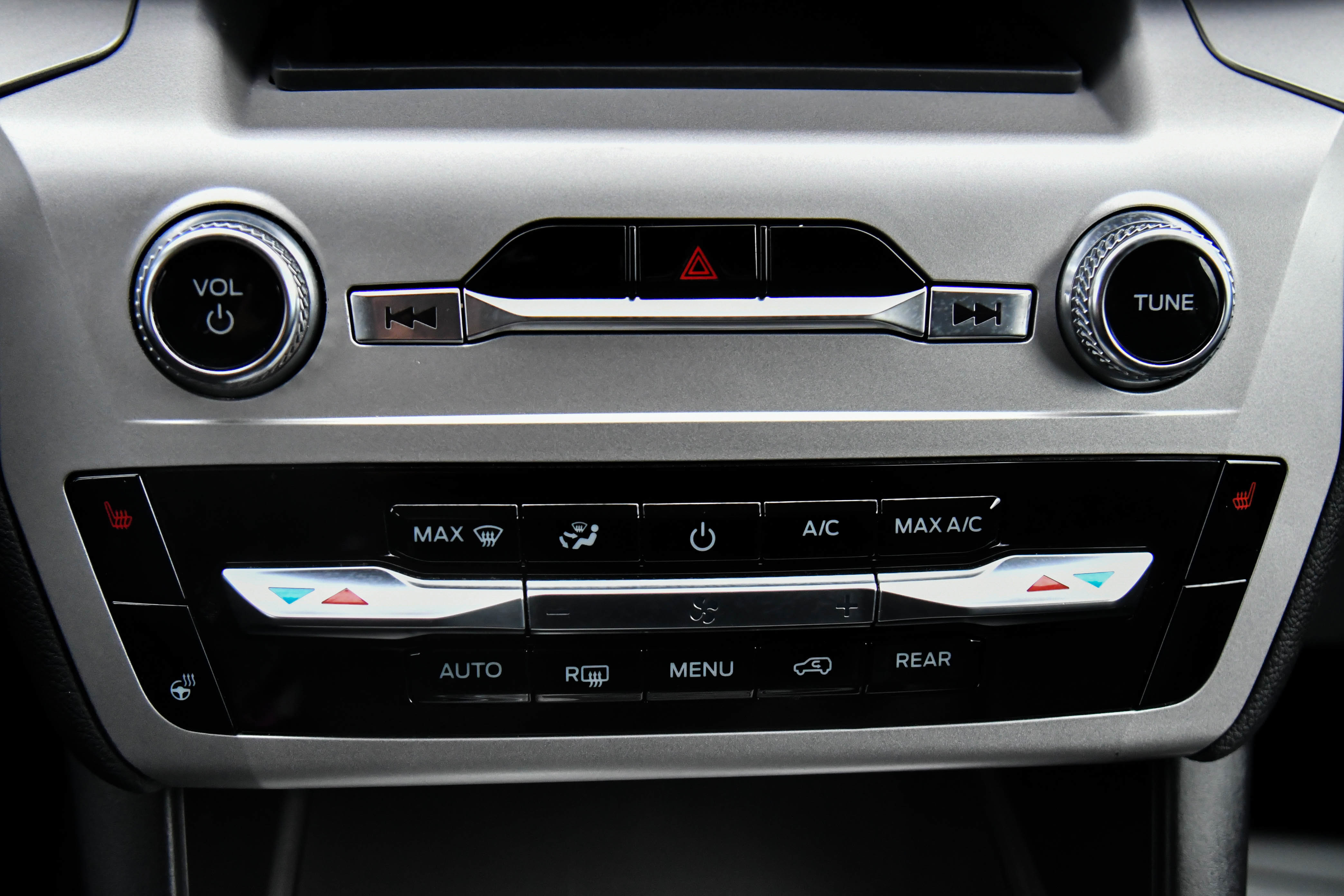 Used 2022 Ford Explorer XLT w/ Equipment Group 202A image 23