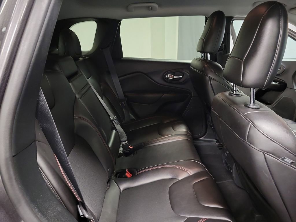 Used 2019 Jeep Cherokee Trailhawk w/ Cold Weather Group AWD/4WD image 22