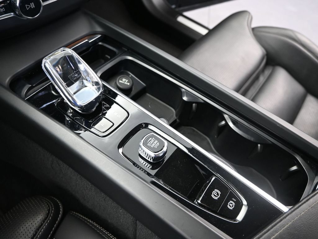 Used 2023 Volvo XC60 B5 Ultimate image 24