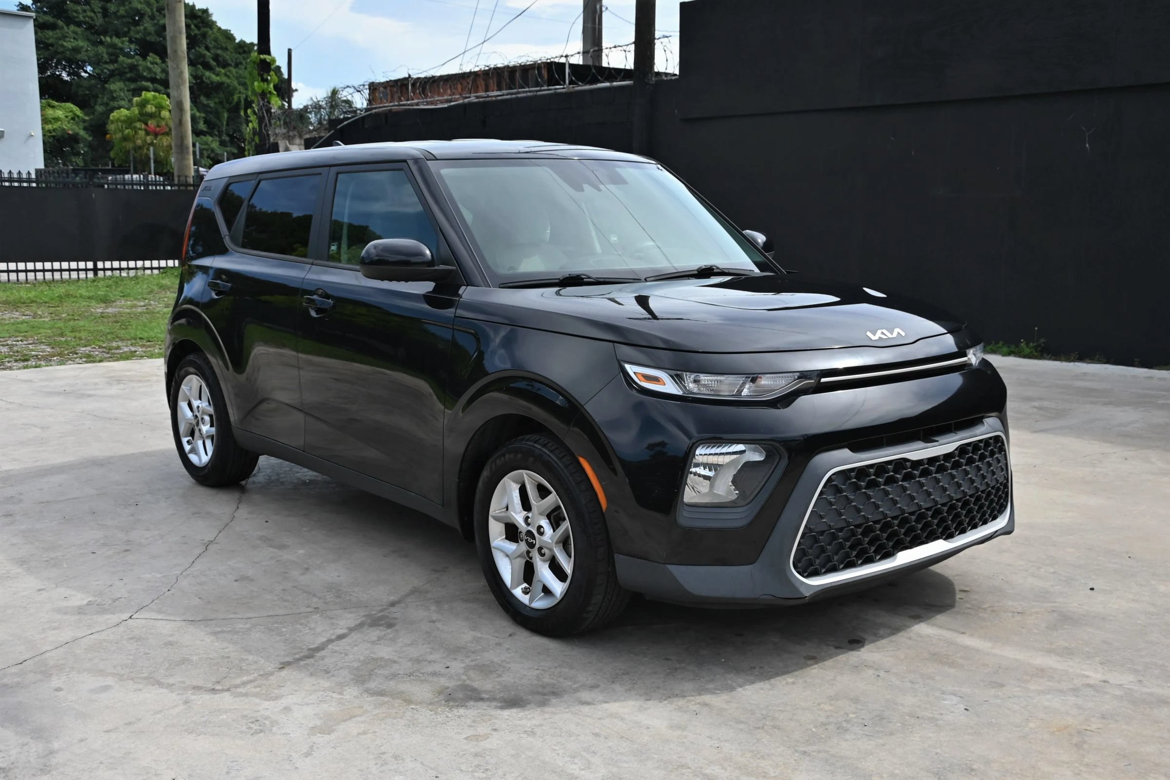 Used 2022 Kia Soul LX w/ Technology Package FWD video 1