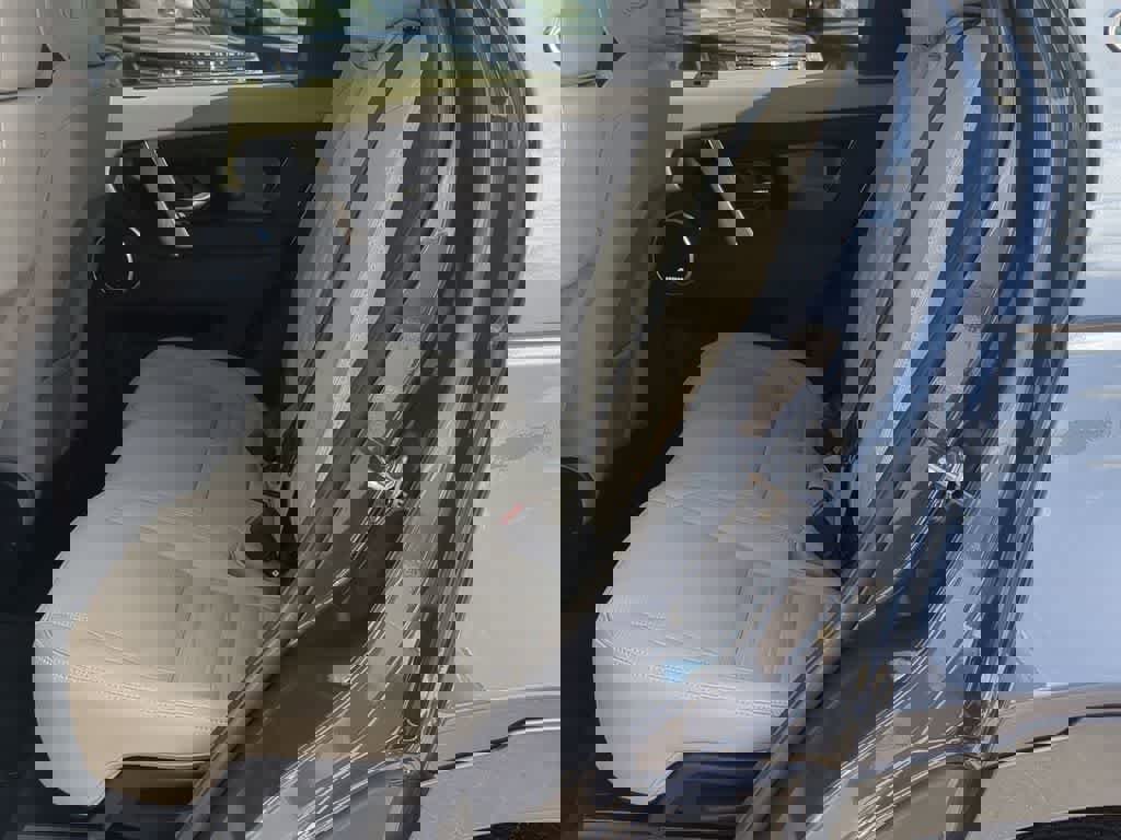 Used 2024 Land Rover Discovery Sport S image 18