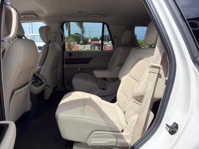 Used 2018 Lincoln Navigator Select w/ Technology Package AWD/4WD image 16