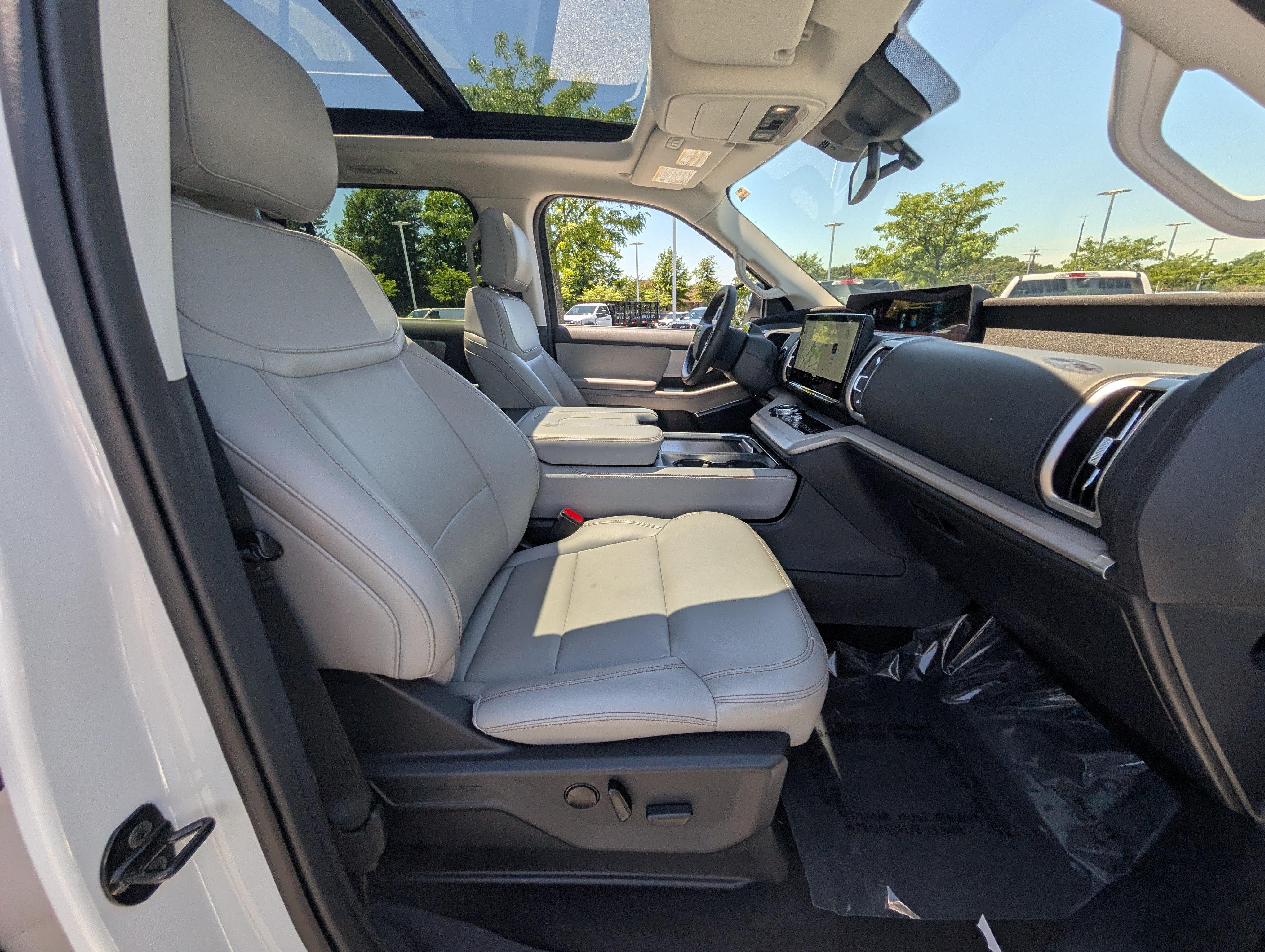 Certified 2025 Ford Expedition Active AWD/4WD image 10