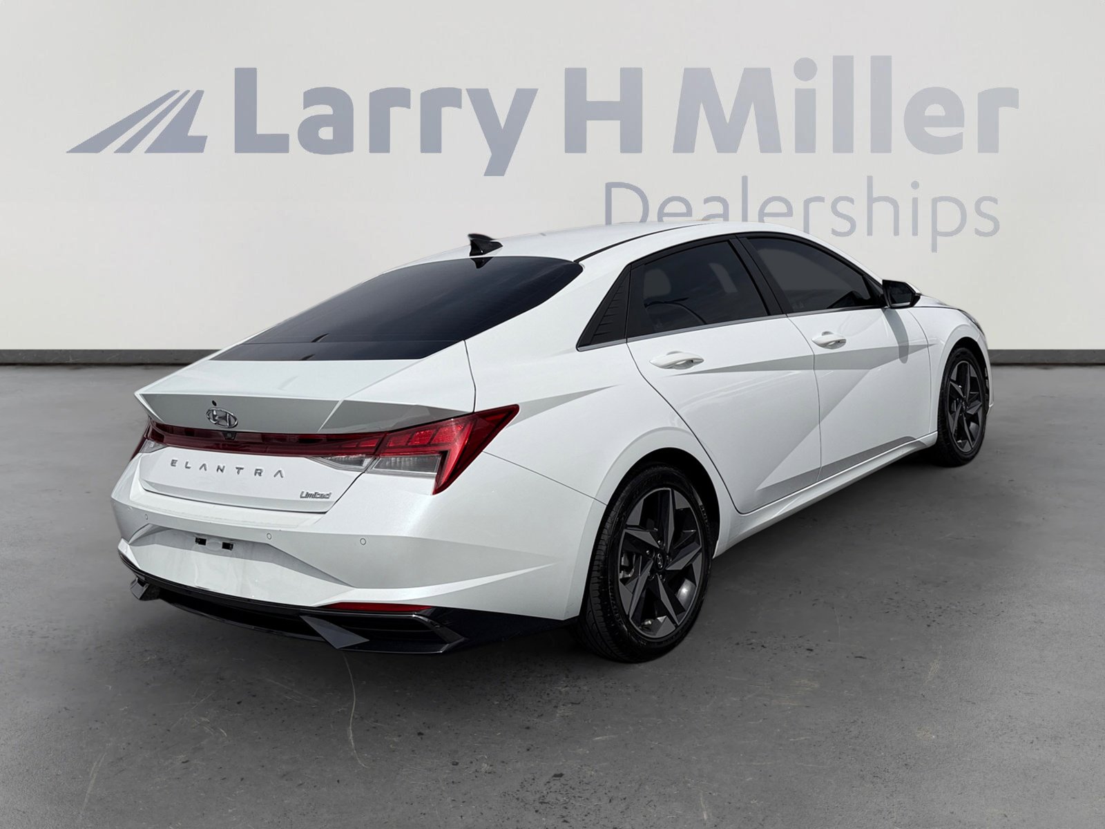 Used 2021 Hyundai Elantra Limited FWD image 5